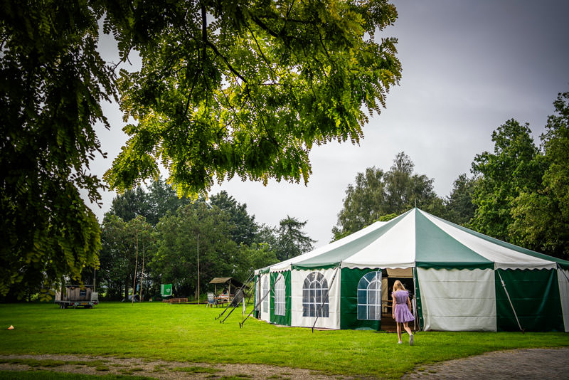 Beste Trouwfotograaf ter wereld - Trouwen Camping Hoeve de Knol